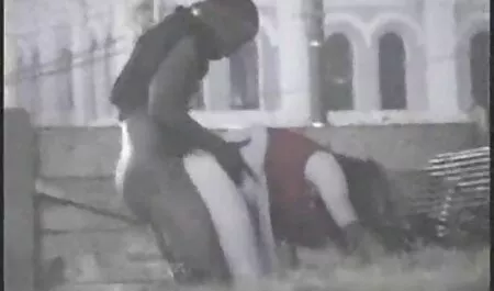 Малко момче получава свирка и се учи да се seks kameri najivo чука