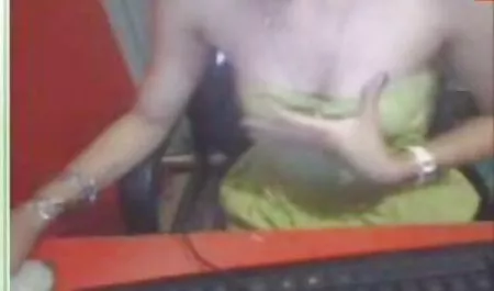 блондинка има тройка със съседи porno online camera