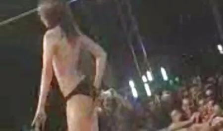 Чарли в рокля Соло Чорапи sex kameri onlain