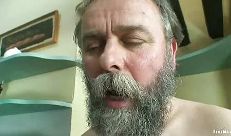 Британи плъзна бикини, за да взриви ума си на гигантска вкусна гърда порно камери на живо