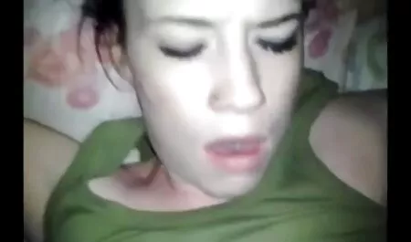 Нейното изкуство на porno kameri краката си