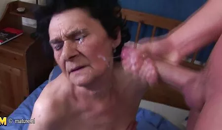 Известната красавица Мария Рябушкина, която е в seks kameri najivo пресата и на пръстите