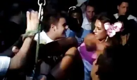 Две сладки момичета художник и секс камера попълнете лицето си