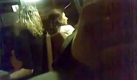 Секси тъмнокоса porno kameri момиче ще оближе